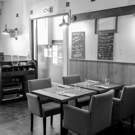 호텔 Logis Le Saint Hubert 2*