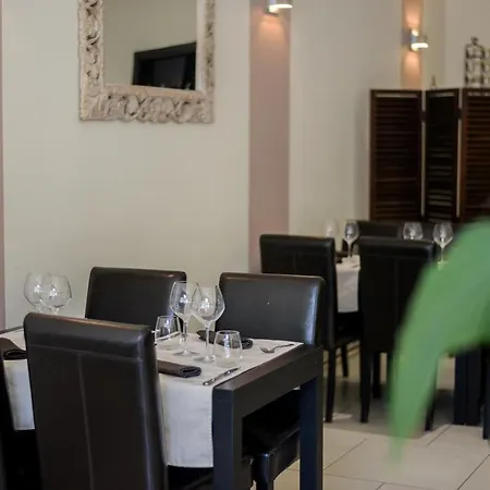 호텔 Logis Le Saint Hubert