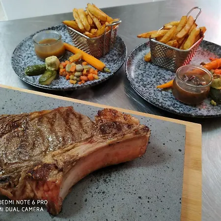 호텔 Logis Le Saint Hubert 하이베