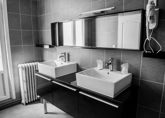 Hotel Logis Le Saint Hubert Haybes